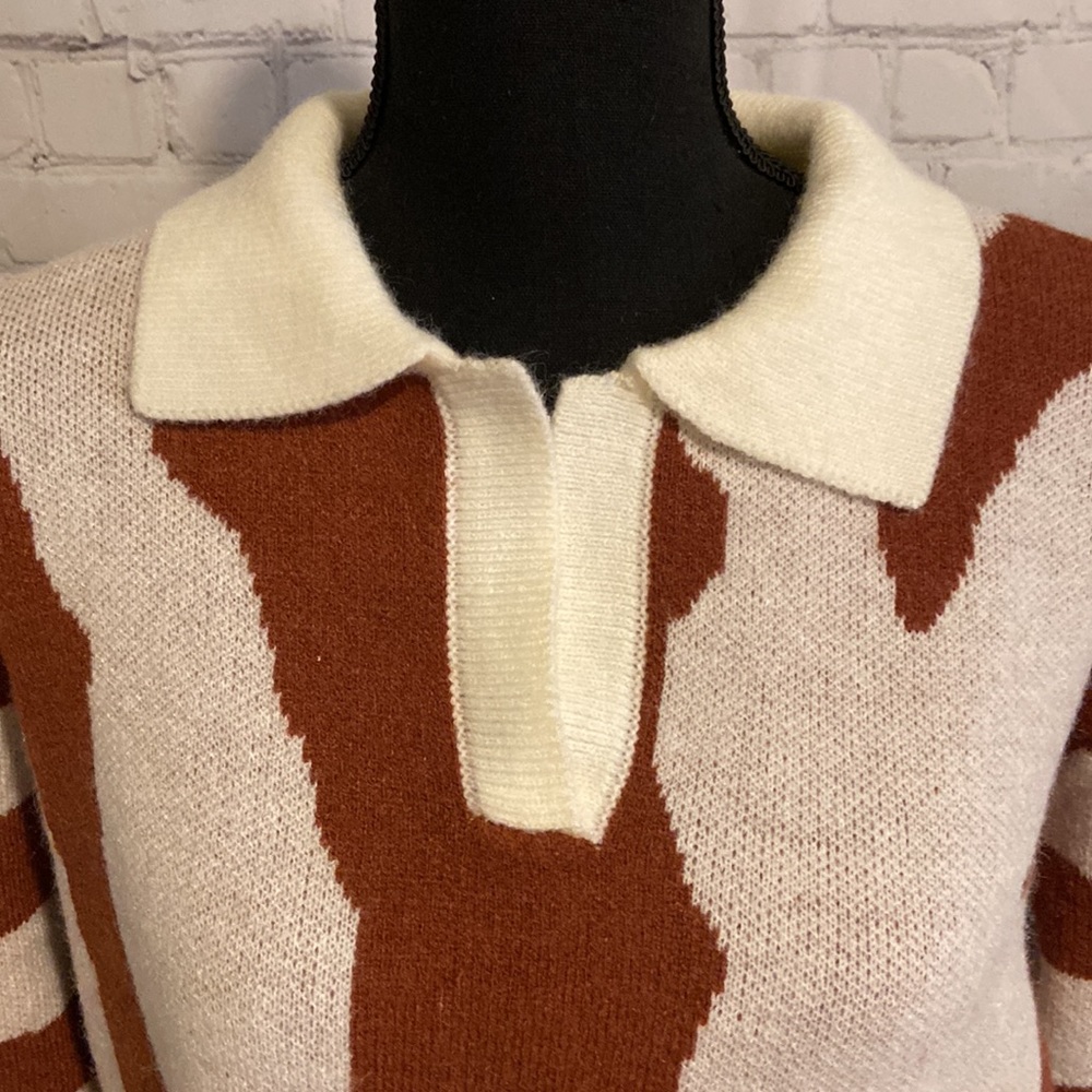 Animal print crop top for Fall! So soft and cozy. Women’s size Large. EUC! - Picture 3 of 10